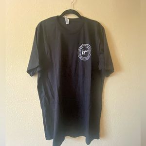 It Cosmetics branded Tee 🌸